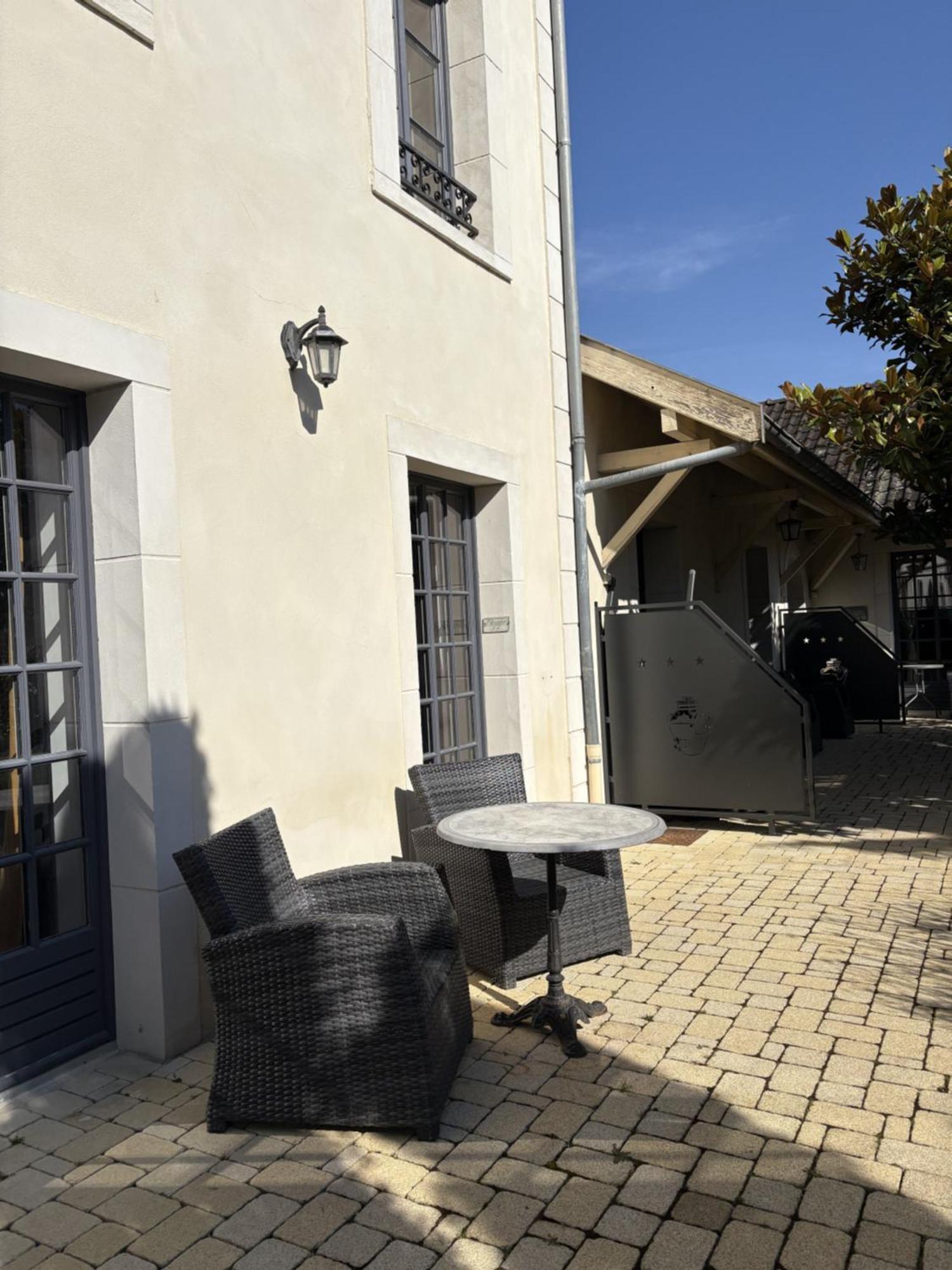 Hotel La Vinaigrerie Logis Joinville Buitenkant foto